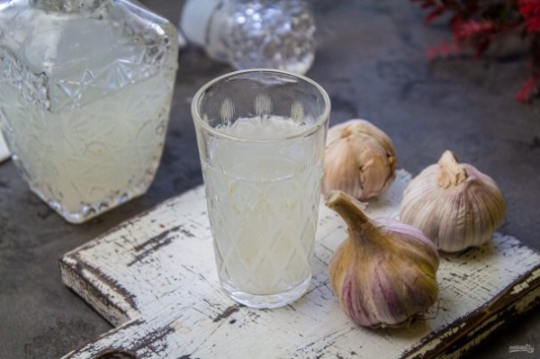 Настойка чеснока на спирту Настойка чеснока на спирту