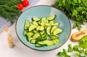 Салат из колбасного сыра Салат из колбасного сыра