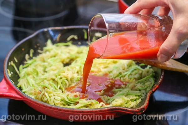 Жареные кабачки с чесноком в томатном соке Жареные кабачки с чесноком в томатном соке