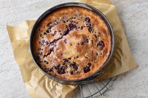 Открытый пирог с брусникой