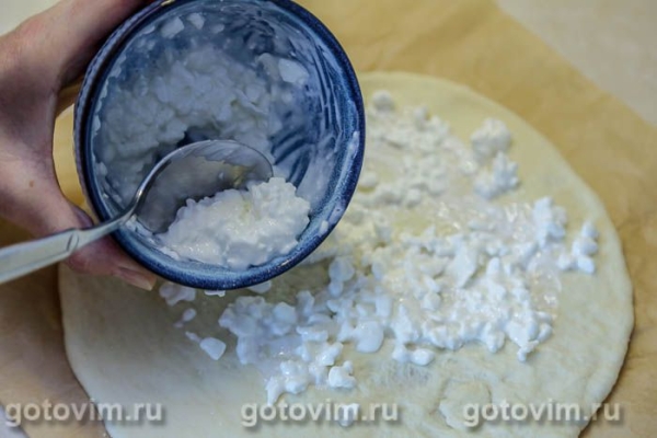 Пицца с лисичками и сыром с голубой плесенью