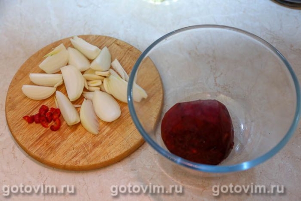 Запеченная свекла с чесноком, луком и перцем чили Запеченная свекла с чесноком, луком и перцем чили