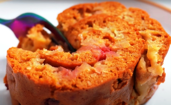 Сочный рулет из яблок на медовом тесте: рецепт-шедевр за 25 минут. Не описать словами, как вкусно Сочный рулет из яблок на медовом тесте: рецепт-шедевр за 25 минут. Не описать словами, как вкусно