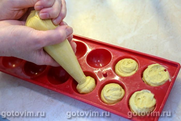 Кулич с начинкой крем-манго, белого шоколада и сливок Кулич с начинкой крем-манго, белого шоколада и сливок