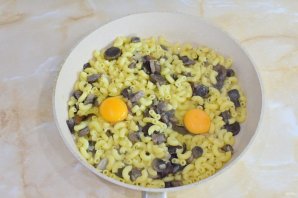 Макароны с грибами и яйцом Макароны с грибами и яйцом