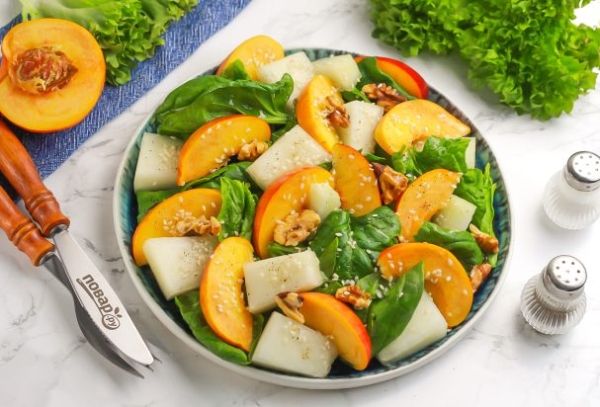 Салат с нектаринами и дыней Салат с нектаринами и дыней