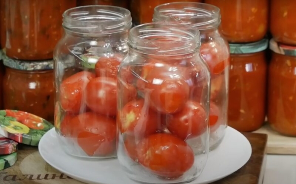 Помидоры, которые тают во рту: уникальный рецепт без воды, уксуса и сахара. Быстрая и вкусная консервация на зиму! Помидоры, которые тают во рту: уникальный рецепт без воды, уксуса и сахара. Быстрая и вкусная консервация на зиму!