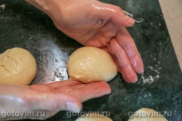 Несладкие пончики с салатом из сыра, яиц и зелени Несладкие пончики с салатом из сыра, яиц и зелени