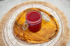 Соус к мясу из красной смородины Соус к мясу из красной смородины
