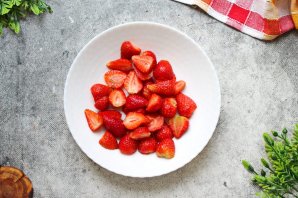 Клубничный пирог с пахтой Клубничный пирог с пахтой