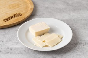 Салат с сыром и оливками