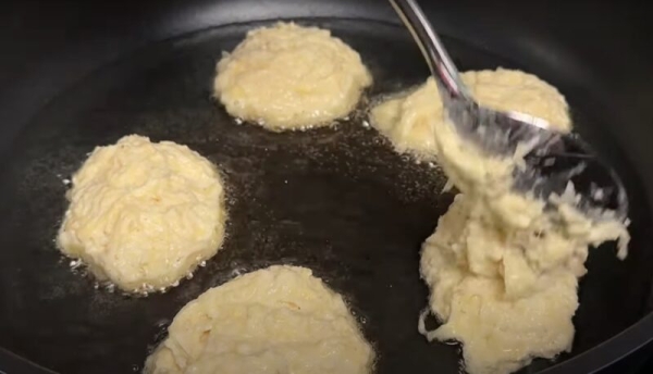 Так готовили наши бабушки. Картофельные оладьи: просто и вкусно Так готовили наши бабушки. Картофельные оладьи: просто и вкусно