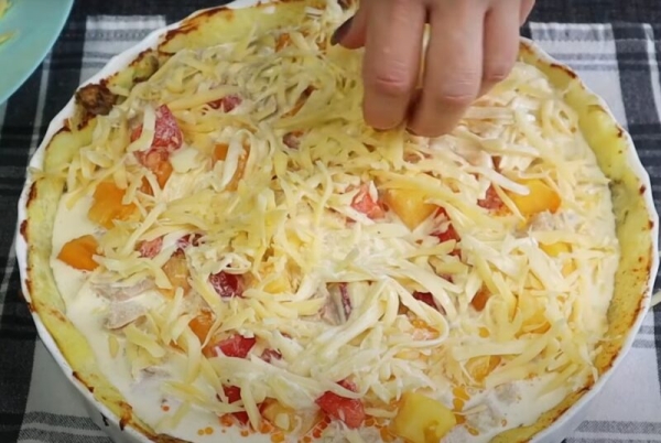 Сытно, нежно, ароматно. Картофельный пирог с курицей и сочными томатами в сливках! Сытно, нежно, ароматно. Картофельный пирог с курицей и сочными томатами в сливках!