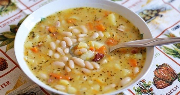 Фасолевый суп с картофелем и рисом Фасолевый суп с картофелем и рисом