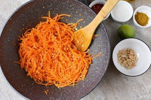 Постный салат из моркови