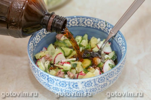 Окрошка на квасе с колбасой 