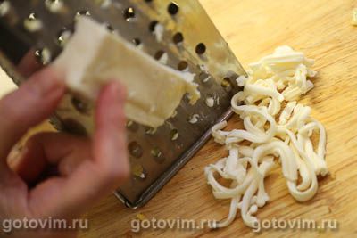 Салат из консервированного тунца со свеклой и плавленым сырком