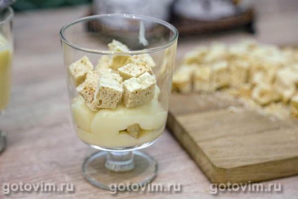 Десерт порционный с бисквитом и заварным кремом (Трайфл) Десерт порционный с бисквитом и заварным кремом (Трайфл)