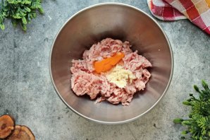 Котлеты с чесноком Котлеты с чесноком