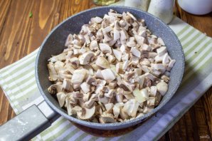 Жульен с курицей и грибами в формочках для кекса Жульен с курицей и грибами в формочках для кекса