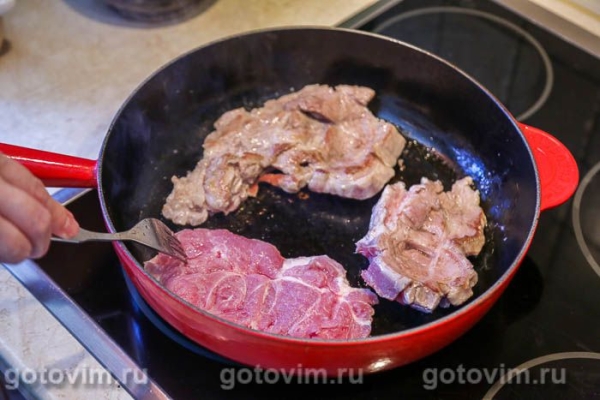 Отбивные из свиной шейки со сладким перцем и чили