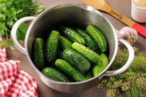 Малосольные огурцы быстрого приготовления в кастрюле Малосольные огурцы быстрого приготовления в кастрюле
