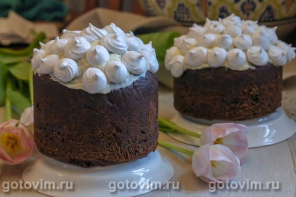 Кулич шоколадный с шоколадной глазурью и безе Кулич шоколадный с шоколадной глазурью и безе