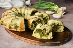Заливной пирог с черемшой и яйцом Заливной пирог с черемшой и яйцом