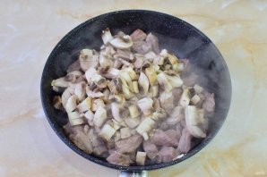 Фрикасе из свинины с грибами Фрикасе из свинины с грибами