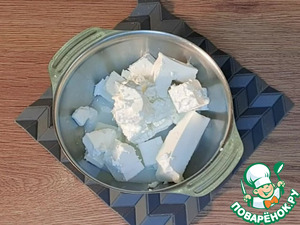 Слоеный пирог с брынзой
