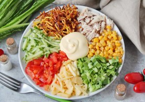 Салат "Королевский" с курицей и кукурузой Салат "Королевский" с курицей и кукурузой