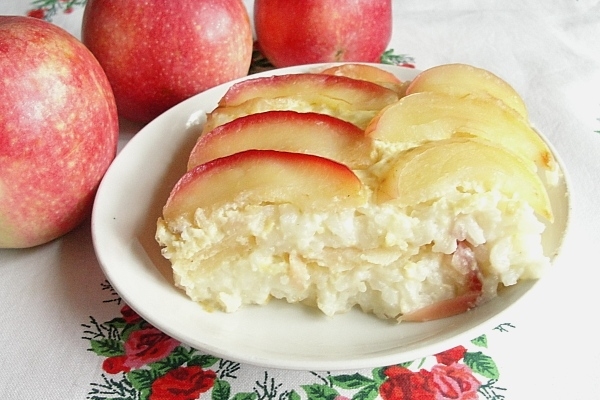 Рисовая бабка с яблоками в духовке Рисовая бабка с яблоками в духовке