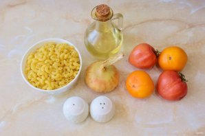 Макароны с помидорами и луком Макароны с помидорами и луком
