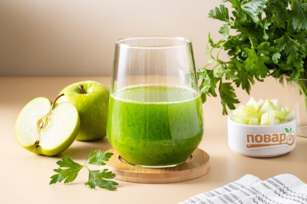 Сок с яблоком, петрушкой и сельдереем Сок с яблоком, петрушкой и сельдереем