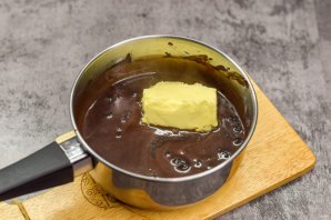 Шоколадный торт с печеньем и орехами без выпечки Шоколадный торт с печеньем и орехами без выпечки