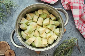 Суп-пюре из кабачков на мясном бульоне Суп-пюре из кабачков на мясном бульоне