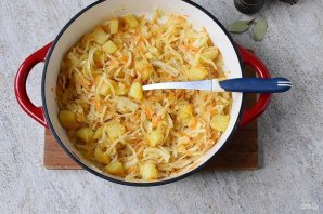 Овощное рагу с картофелем и капустой