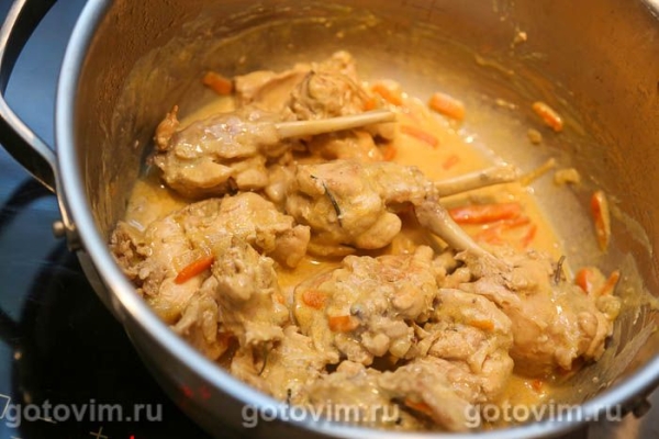 Фрикасе из кролика с соусом на желтках