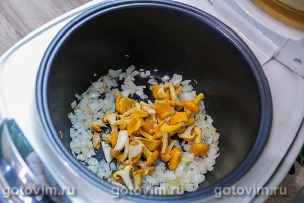 Молодой картофель, жаренный дольками с лисичками в мультиварке Молодой картофель, жаренный дольками с лисичками в мультиварке