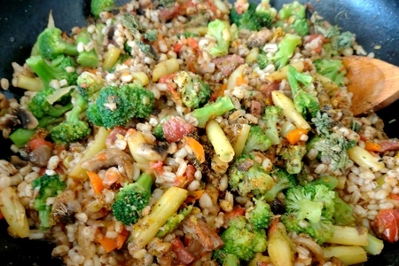 Перловка с овощами и грибами