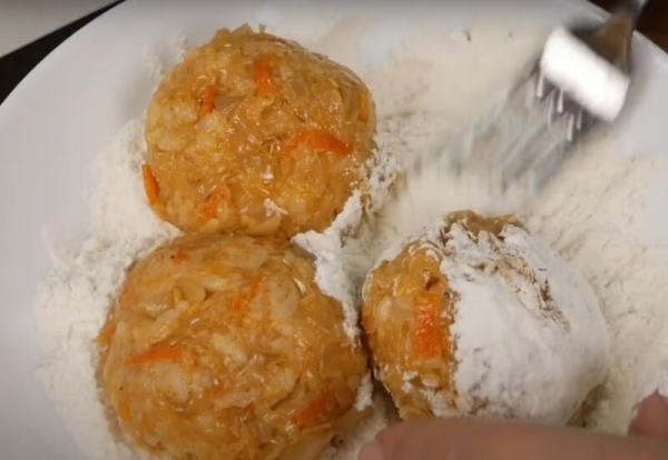 Сочные капустные котлеты, которые спасают от голода. Простой рецепт Сочные капустные котлеты, которые спасают от голода. Простой рецепт