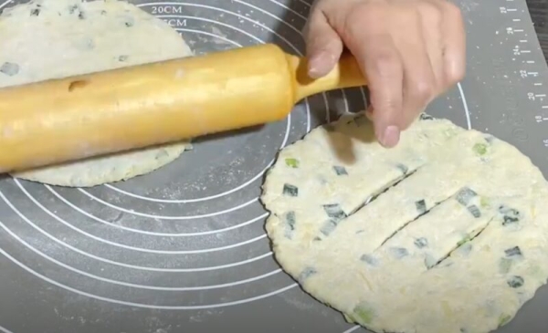 Как сделать простые и вкусные лепешки на кефире. Бабушка научила готовить только так Как сделать простые и вкусные лепешки на кефире. Бабушка научила готовить только так