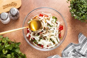 Салат из помидоров и лука