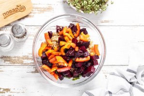 Салат из киноа со свеклой