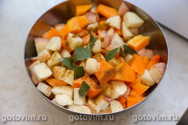 Свинина с черносливом, тыквой и картошкой, запеченная в рукаве Свинина с черносливом, тыквой и картошкой, запеченная в рукаве