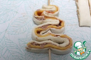 Слойки "Елочки" с тунцом Слойки "Елочки" с тунцом