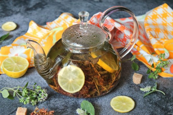 Чай из зверобоя, душицы и мяты Чай из зверобоя, душицы и мяты