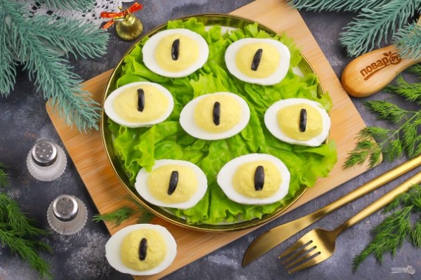 Фаршированные яйца "Глаз змеи" Фаршированные яйца "Глаз змеи"