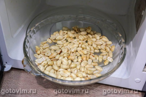 Хрустящий жареный арахис с хмели‑сунели в микроволновке