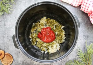 Сборная мясная солянка в мультиварке
